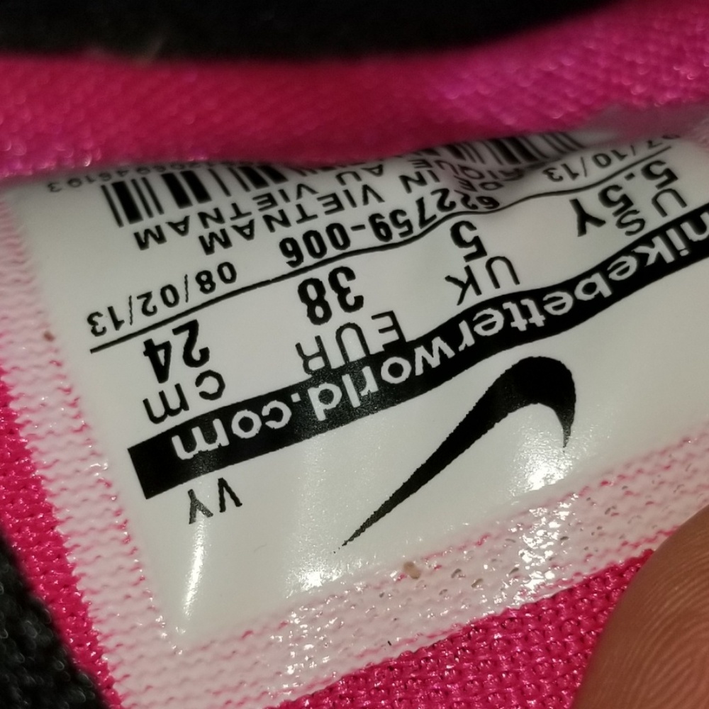 Nikes - Picture 5 of 5